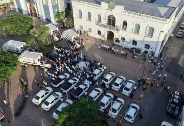 Fortalecen labores de limpia en Comalcalco con nuevo parque vehicular