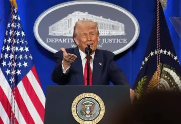 Trump cataloga los ataques contra las propiedades de Tesla como terrorismo doméstico.