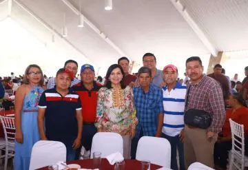 Reconoce Yolanda Osuna a jardineros por embellecer espacios públicos de Centro