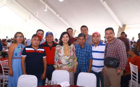 Reconoce Yolanda Osuna a jardineros por embellecer espacios públicos de Centro