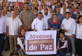 El Gobernador tabasqueño y la subsecretaria de Prevención de la Secretaría de Seguridad federal, Esthela Damián Peralta clausuraron la primera etapa de las Jornadas de Paz en la colonia Gaviotas Sur de Centro