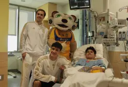Tigres conviven con aficionados en un hospital en Austin previo a su partido contra Pumas