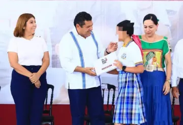 Entrega May más de 5 mil tabletas