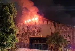 El Teatro Universitario de la UAS en Culiacán es devastado por un incendio.
