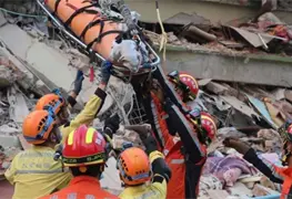 Suman m&aacute;s de 2 mil muertos por sismo en Myanmar.
