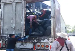 Soluciona Gobierno de Comalcalco depósito de llantas que atentaba contra la salud pública 