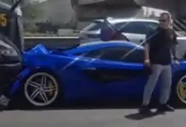 Un tráiler no alcanzó a frenar y choca contra McLaren