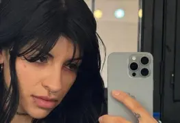 Cazzu deslumbra en redes con fotos atrevidas