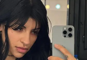 Cazzu deslumbra en redes con fotos atrevidas