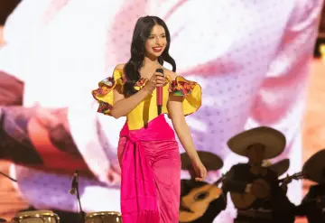 Ángela Aguilar se paso durante concierto