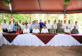 Respaldo a May, empresarios cierran filas.