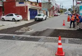 Brigadas de Centro atienden calles en colonia El Espejo II para mejorar los servicios municipales