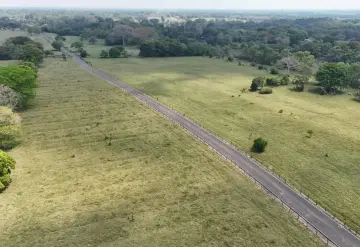 Cumple Yolanda Osuna con pavimentación de 2.5 km de carretera en Huapinol, Villa Parrilla