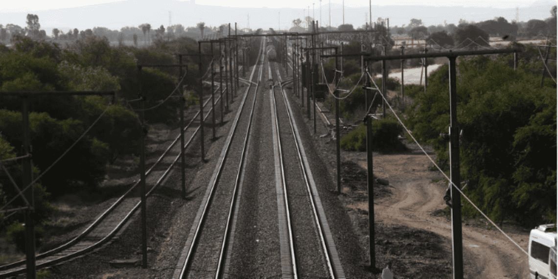 Luz verde a construcción de tren de pasajeros.