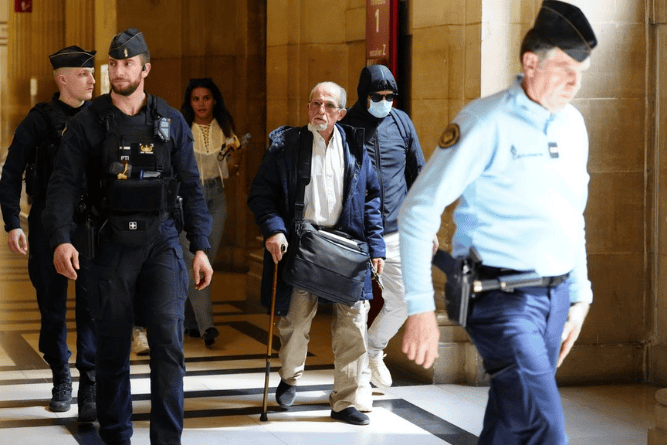 Inicia juicio en Paris.