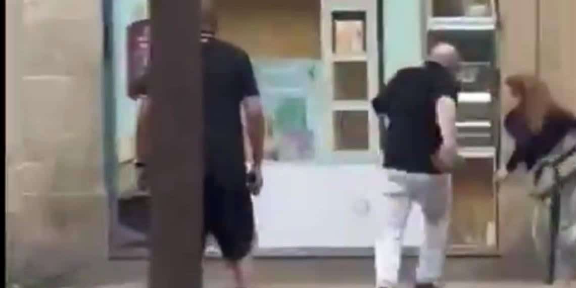 En Barcelona, un hombre armado con un cuchillo causa pánico hiriendo a una persona