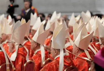 Cardenales del vaticano llamados a la unidad.