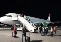 Vuelo aterriza de emergencia.