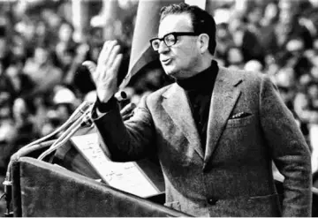 Rayan mausoleo de Salvador Allende en Chile