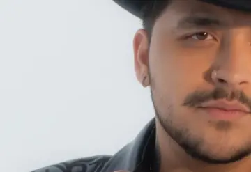 Christian Nodal podría perder el derecho a cantar sus mayores éxitos.