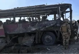 Atentado con coche bomba contra autobús escolar deja cinco muertos en Pakistán