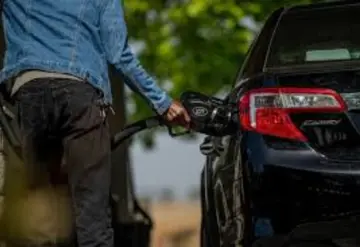Precio de la gasolina se mantiene en 24 pesos