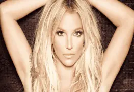 Britney causa  polemica en vuelo.