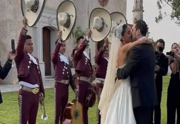 sellan su amor con emotiva boda.