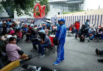 CNTE protesta junto al INE sin bloquear vialidades