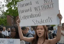 China critica veto a sus estudiantes