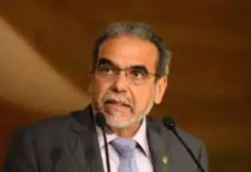 Rector de la UV pide cuatro años más en el cargo