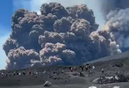 Erupción del Etna lanza ceniza y gas tras colapso en su cráter