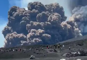 Erupción del Etna lanza ceniza y gas tras colapso en su cráter