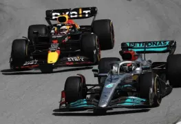 Verstappen admite error tras choque.