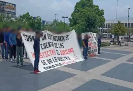 Normalistas mantienen plantón.