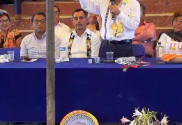Ind&iacute;genas celebran a Hugo Aguilar.