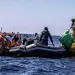 ONG rescata a más de 50 migrantes en plataforma abandonada