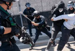 Enfrentamientos en Los Ángeles por protestas migratorias.