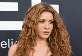 Shakira pospone concierto.