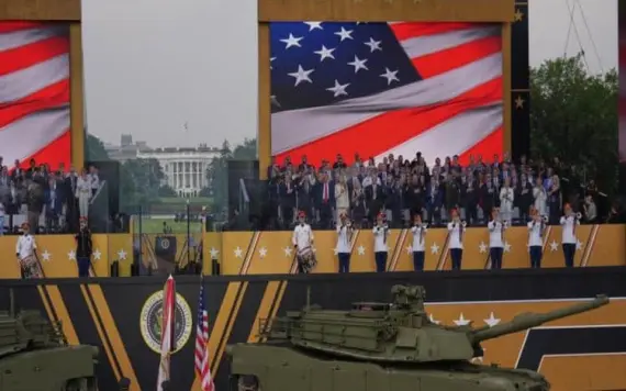 Trump convierte desfile militar en su fiesta de cumpleaños