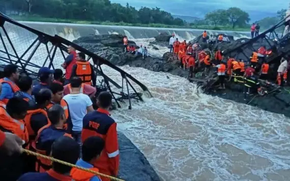 Desplome de puente en la India deja 32 heridos
