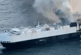 Naufraga barco con autos chinos.