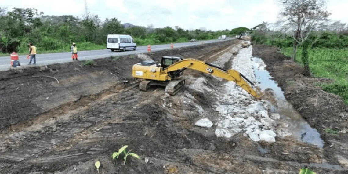 Avanza modernización de la carretera Macuspana-Escárcega.