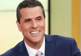 Regil aparece en El tendedero universitario