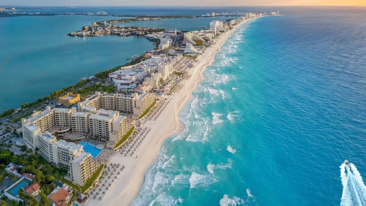 ¿Qué hacer en México? Playas, Pueblos Mágicos y Cenotes para visitar