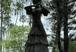 &iexcl;Quieren quitar la estatua de Meza!