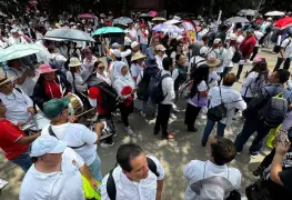 Protestas de trabajadores del IMSS-Bienestar por estabilidad laboral