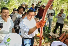 Gobernador Javier May Rodríguez lidera limpieza en el Parque Estatal Laguna del Camarón