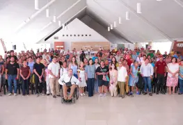 Ayuntamiento de Centro entrega 275 lentes graduados a personas con discapacidad visual