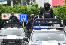 Dona el Centro 50 camionetas a SSPC